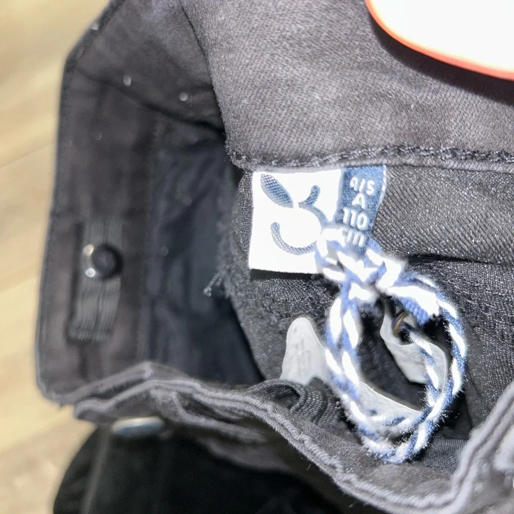 ⭐️NWOT 3 Pommes Black Denim Jean distressed Splattered Shorts with Pink Patch - Picture 7 of 7